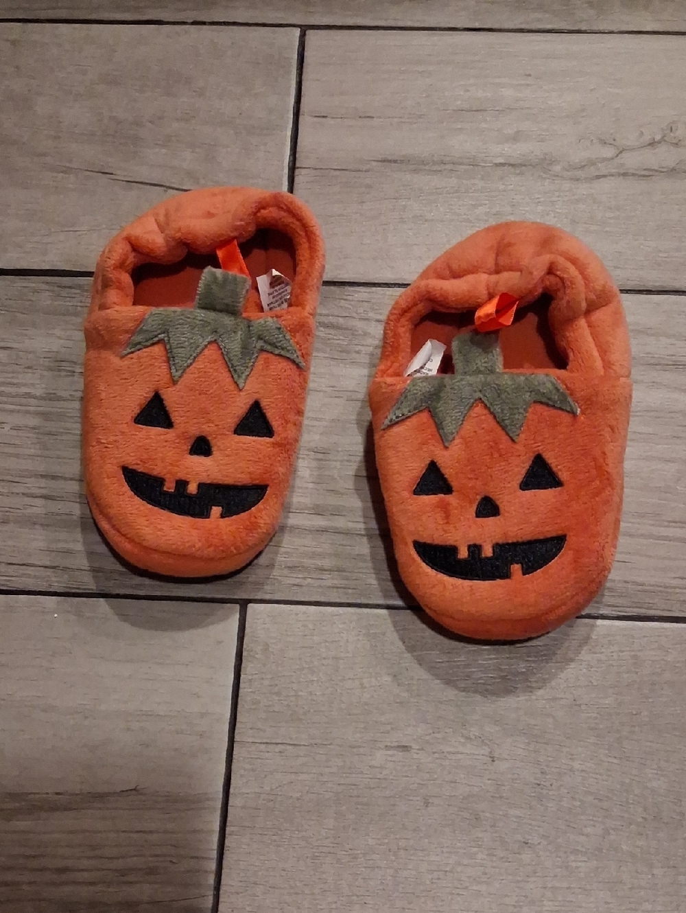 🍁Old Navy Orange Pumpkin Slip-On Kids Slippers🍦